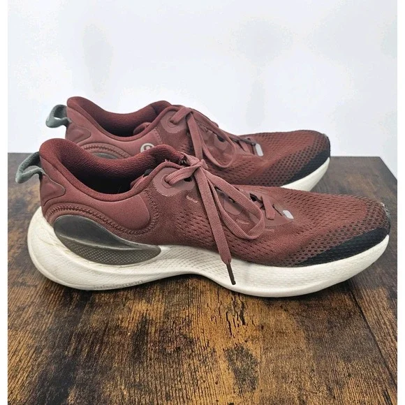 Lululemon Mens Beyondfeel Trail Running Shoe Smokey Red/Light Ivory/Blk Sz10